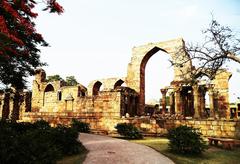 Backside view of the iron pillar and surrounding monuments