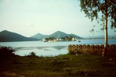 Fateh Sagar Lake scenic view