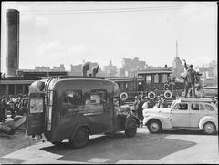 Australian Broadcasting Corporation truck recording soldiers leaving for war, Darling Harbour, Sydney, May 1940