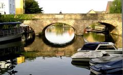 Folly Bridge in Oxford with boats passing under