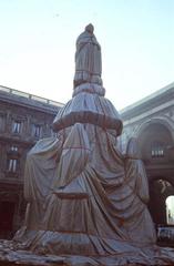 Wrapped Leonardo da Vinci monument in Milan