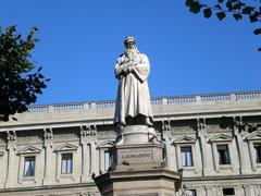 Leonardo da Vinci statue in Milan