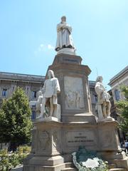 Leonardo da Vinci statue in Milan