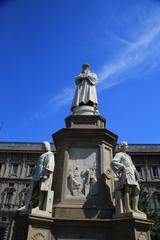 Monumento a Leonardo da Vinci in Piazza della Scala, Milan