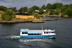 Ferry Chapman departing from Kuninkaanportti ferry stop at Suomenlinna