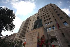 Sculpture of Salvador Allende in a public space