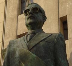 Statue of Salvador Allende in front of the Palacio de la Moneda