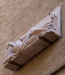 Corso Italia, Arezzo, with Museo Ivan Bruschi and sarcophagus replica