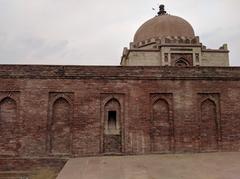 Ground floor walls of Khwaja Khizr Tomb