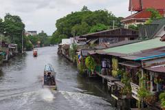 Khlong Bang Luang Floating Market in Bangkok