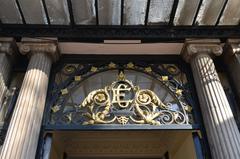 Detail of the entrance to Casa Carbonell in Alicante