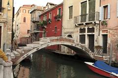 Ponte Chiodo bridge over Rio di San Felice in Venice