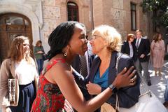 La alcaldesa recibe a diplomáticos y organizadores de la exposición Mujeres Nobel