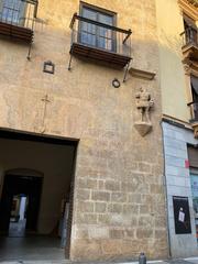 Facade of the Casa de los Tiros and monument to Isidoro Maiquez