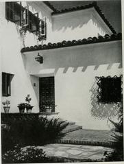 Griffith Observatory with decorative band on parapet and towers