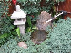 shishi-odoshi and lantern at Himeji Gardens