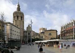 Plaza de la Reina and Valencia Cathedral