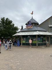 Denver Zoo entrance with surrounding greenery