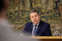 President of Castilla-La Mancha, Emiliano García-Page, presides over the signing of a housing agreement