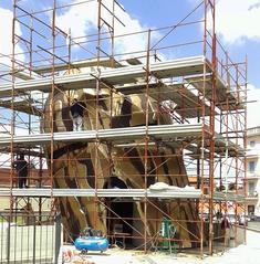 FIERAMOSCA info-point monument being assembled in 2016