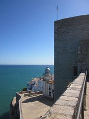 Faro de Peñíscola desde el Castillo del Papa Luna