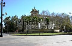 Fuente de Sevilla and Hotel Alfonso XIII in Sevilla