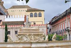 Fuente en la Plaza de Puerta de Jerez in Seville