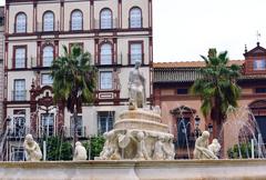 La Fuente en la Plaza de Puerta de Jerez in Seville