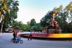 Parque del Buen Retiro fountain at night