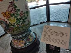 HK Heritage Museum pair of vases Beijing gift February 2023