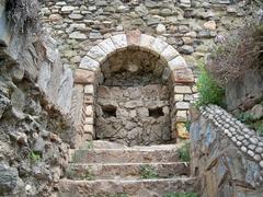 Empty niche in the Puerta Oscura gardens