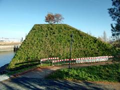 Himmelsberg in Baakenpark with protective barriers