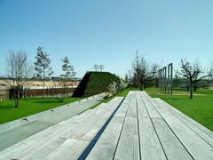 Himmelsberg in Baakenpark with view of Baakenhafen