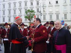 Ortsmusik Eichenbrunn performing at Stephansplatz