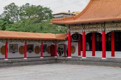 President and Vice President of the Republic of China paying respects to the national heroes