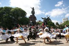 Ministro Hernán Lombardi y Director Claudio Avruj en desfile Regata Velas 2010