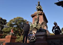 Ofrenda Floral en Plaza San Martín por embajadores de varios países