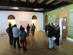 guided tour in the access hall of the Museo de la Solidaridad Salvador Allende