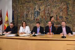 Emiliano García-Page in a meeting with social and economic agents at the Palacio de Fuensalida