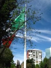 Edificio y bandera panorama