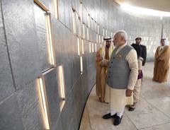 Prime Minister Narendra Modi paying tribute to UAE soldiers at Wahat Al Karama