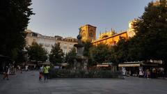 Fuente Plaza Bib-Rambla with Granada Cathedral