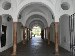 Pasaje entre la Calle Tomás de Ibarra y la Plaza del Cabildo en Sevilla