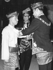 Yang di-Pertuan Agong awarding a medal to Yang Berhormat Dato' Sulong bin Mahmood