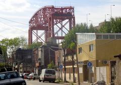 Unidad Sanitaria N*9 with Nicolás Avellaneda Bridge in the background