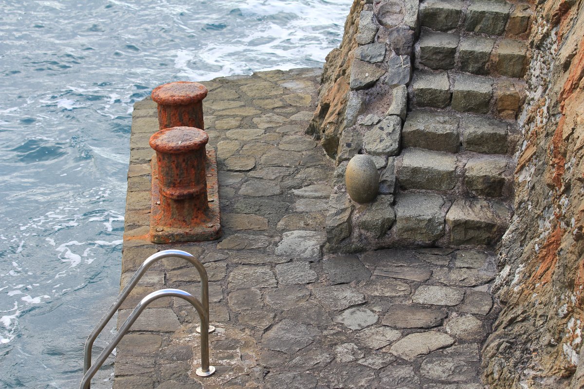 Roque de las Bodegas coastline