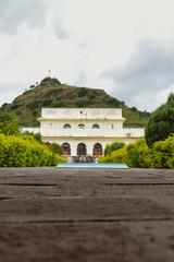 Soneri Mahal with small mountain range in background