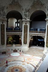 Musée de la découverte main hall in Paris