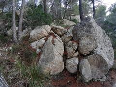 Instabile Blockhalde auf dem Weg zwischen Banyalbufar und Port des Canonge auf Mallorca