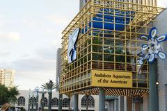 Riverboat in front of Audubon Aquarium of the Americas, New Orleans